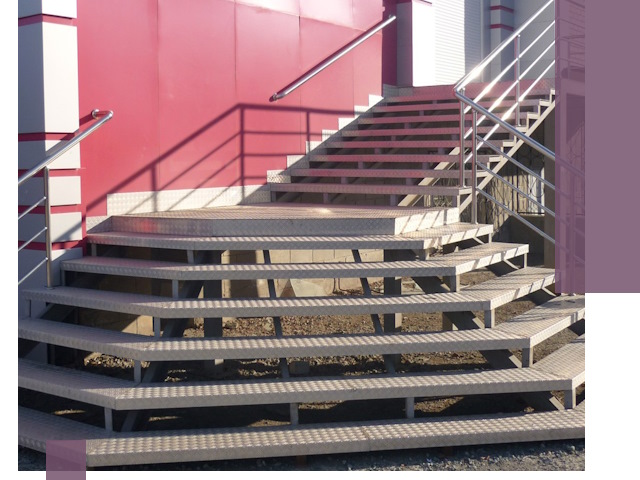 Лестницы для магазина в Саянске — изготовление и монтаж