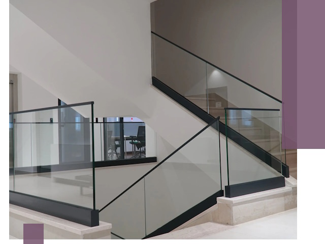 Стеклянные перила премиум-класса с установкой в Саянске