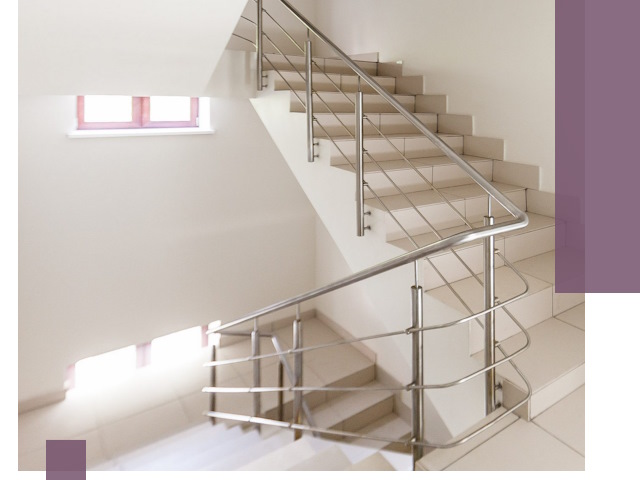 Установка и замена перил в подъезде в Саянске