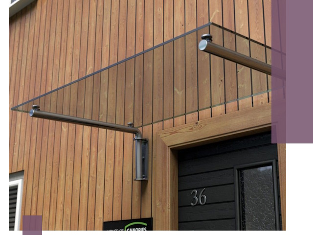 Стеклянные козырьки на входы и фасады в Саянске