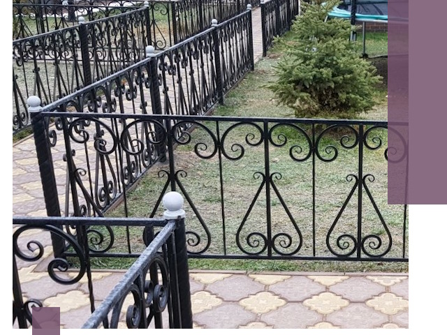 Кованые газонные ограждения под ключ в Саянске